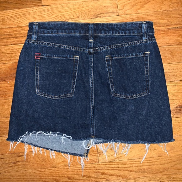 NWOT BDG Denim Raw Edge Mini Skirt - Medium - Picture 3 of 3